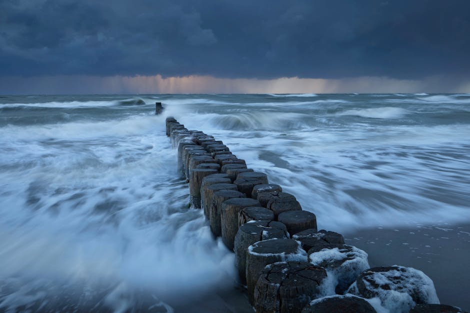 Kuzey Ege'de denizde fırtına dalgaları