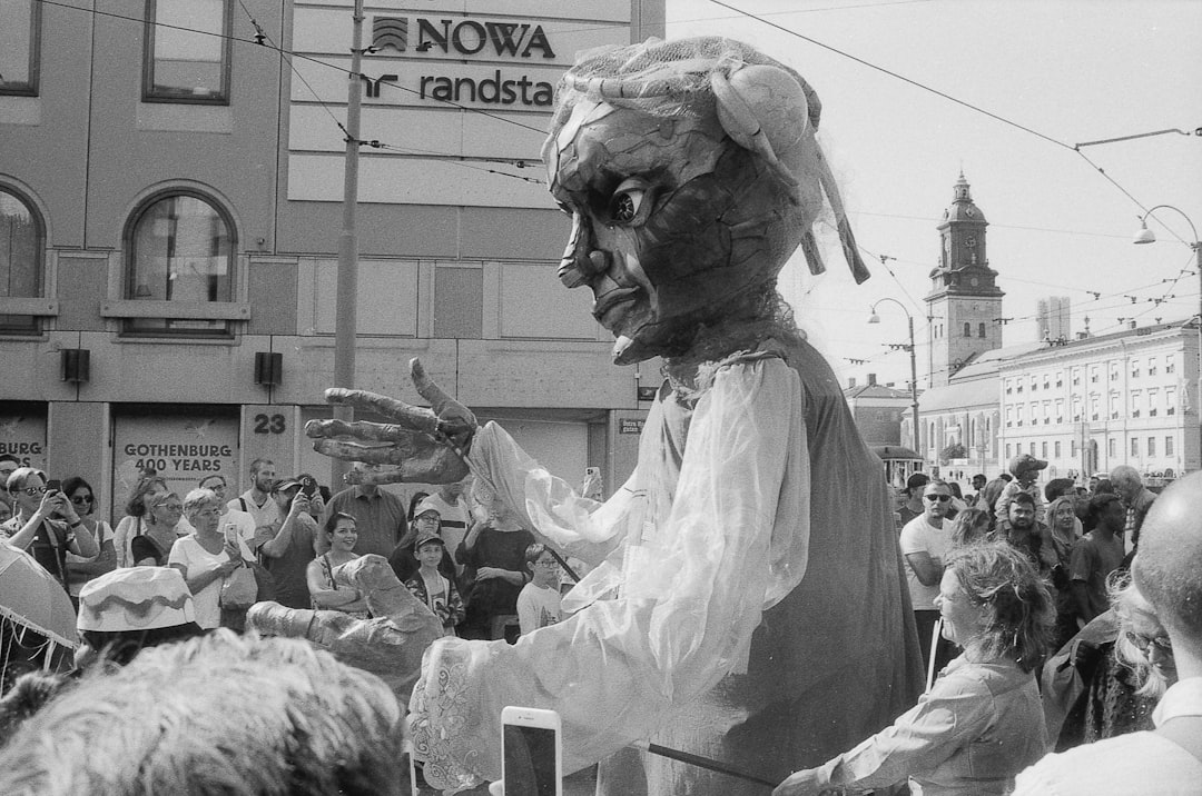 Bergama'da Dayanışma Ruhu ile Dünya Tiyatrolar Günü Coşkusu!