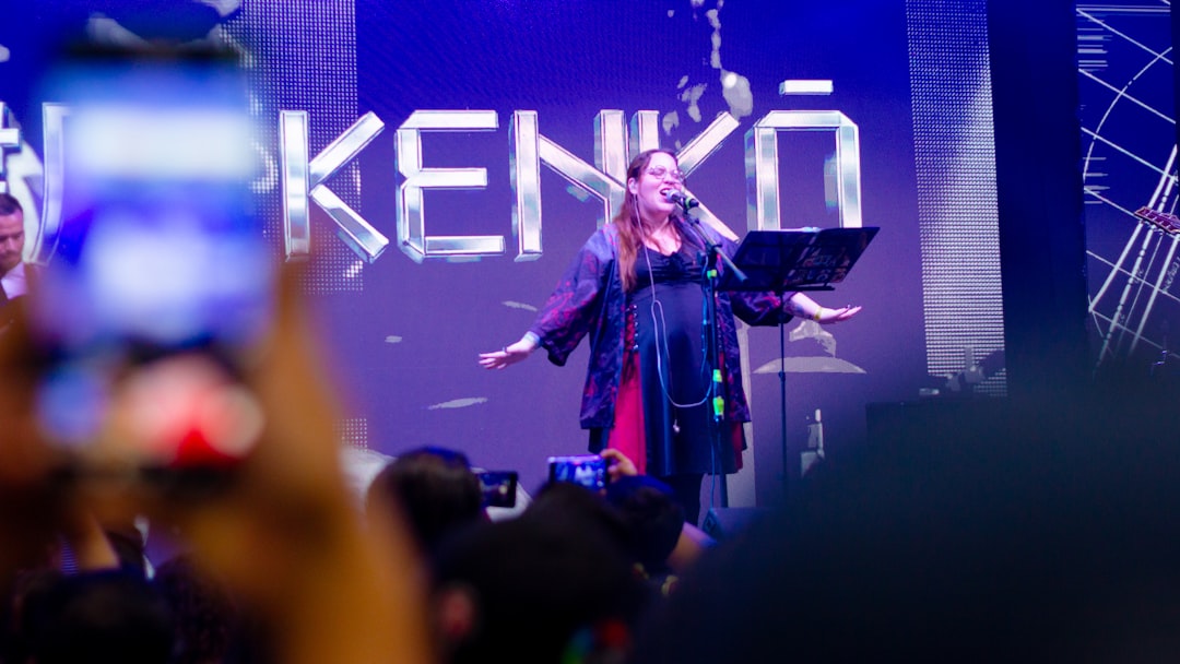 Kenan Kuru açıklama yaparken