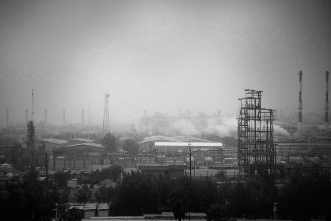 İran Karanlığa Gömüldü: Kritik Tesislere Büyük Saldırı!