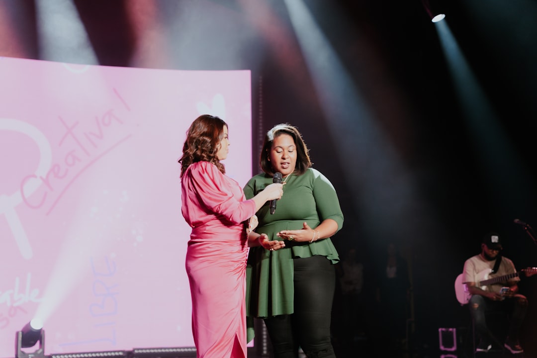 Gazetecilere ödül verilmesi