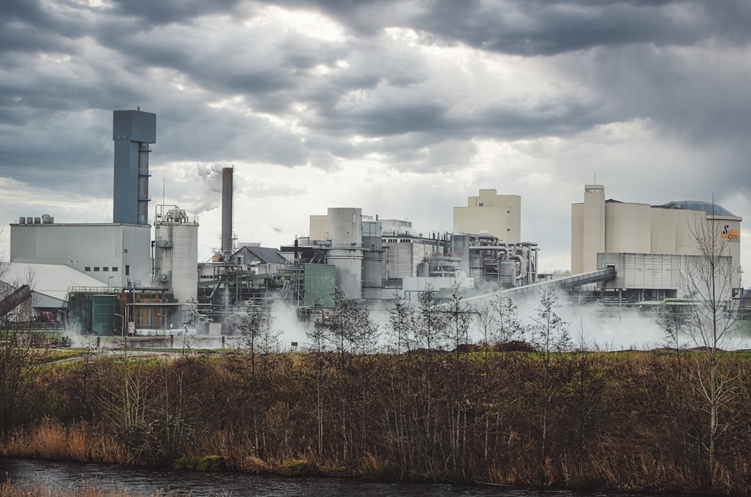 Petrokimya tesisine yönelik saldırı sonrası hasar
