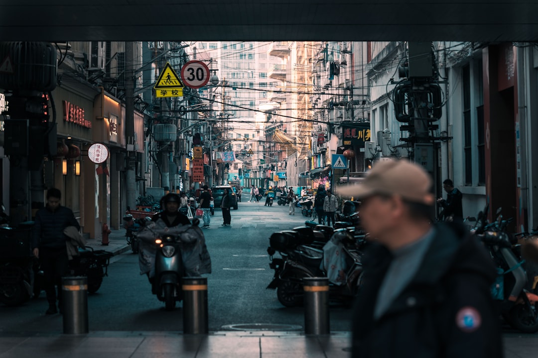 Yapay zeka tarafından üretilmiş sahte video ekran görüntüsü