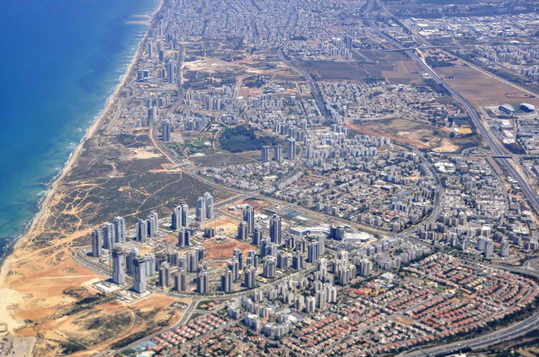 Tel Aviv füze saldırısı sonrası dumanlar