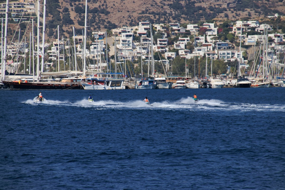 Bodrum marinada yanan motoryatlar