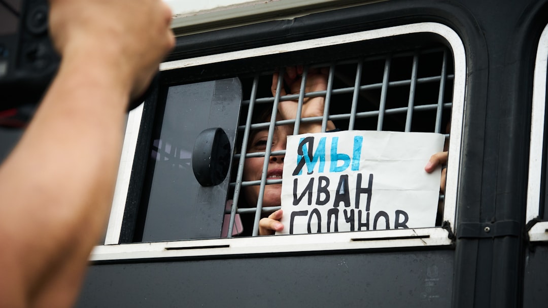 Gazeteci gözaltı protestosu