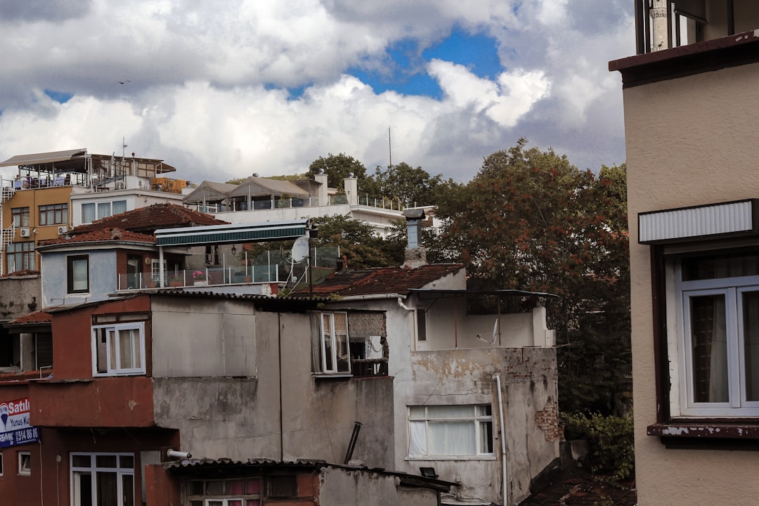 Üsküdar çatı yangını itfaiye müdahalesi