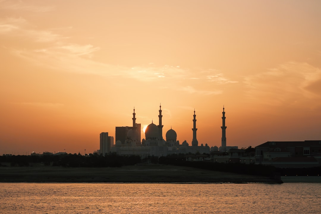 İsrail’in Petrol Saldırıları ABD’yi İkiye Böldü!
