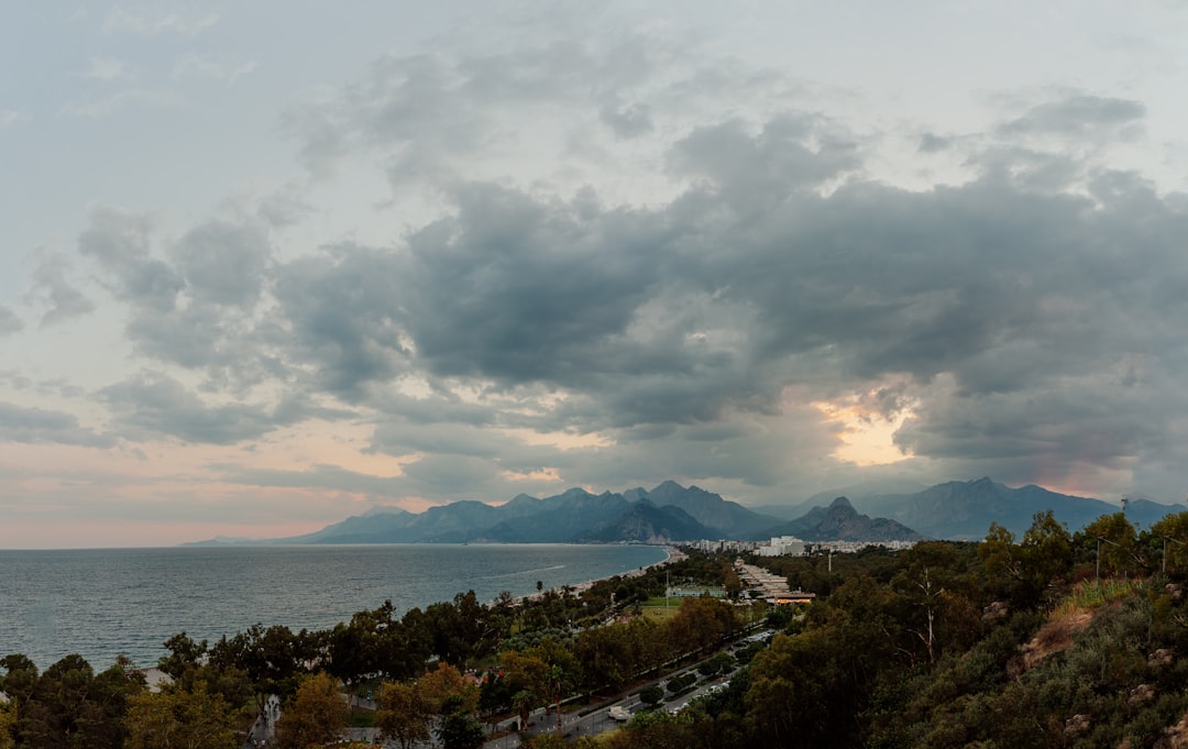 Tozlu gökyüzü Antalya sahilinde