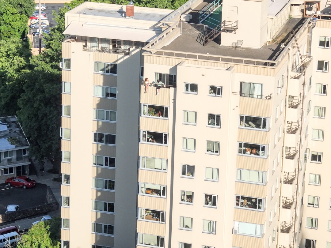 Ayşegül Eraslan’ın dairesi önünde polis ekipleri