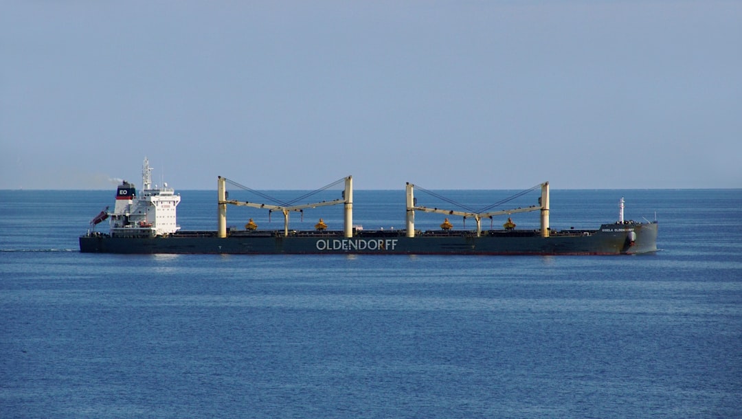 Petrol tankerleri ve liman bölgesi