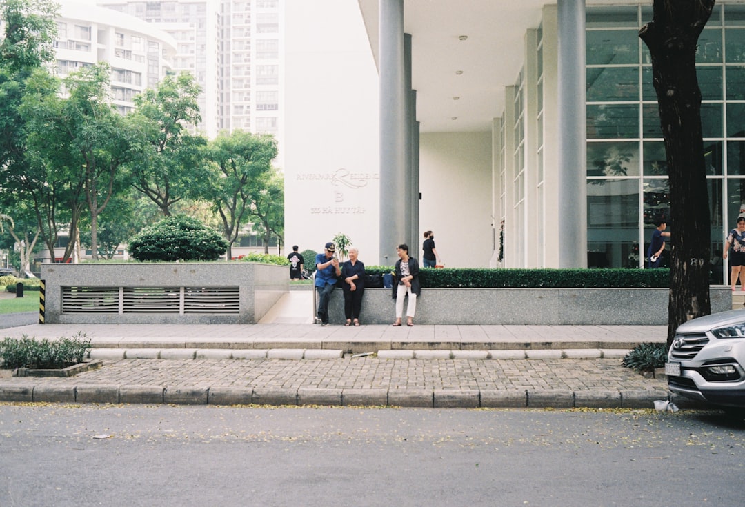 Adliye binası önünde bekleyen basın mensupları