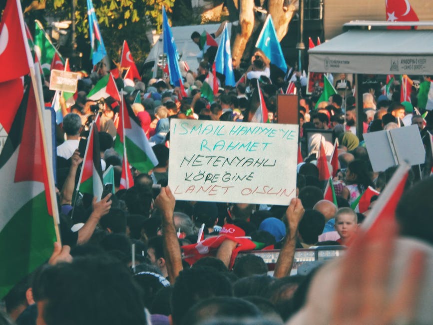 Bursa meydanı ve miting kalabalığı