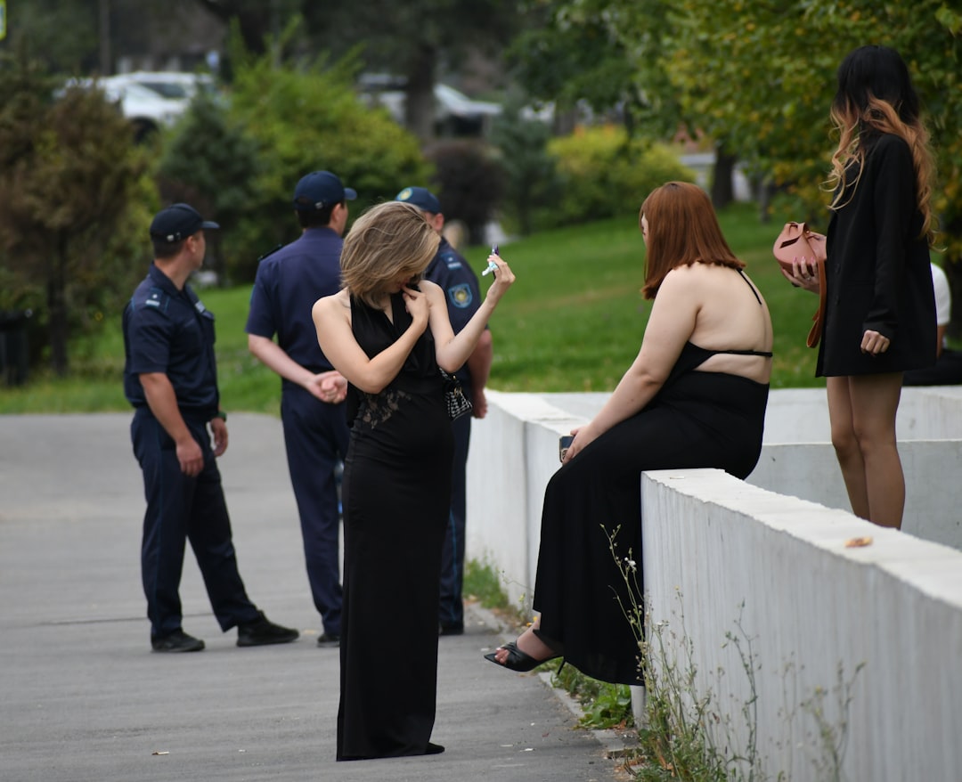Gülben Ergen polislerle evinde