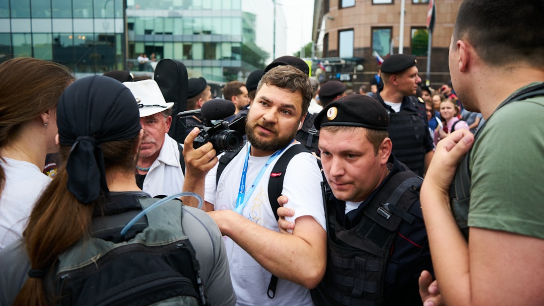 Polis merkezinde gazeteci işlemleri