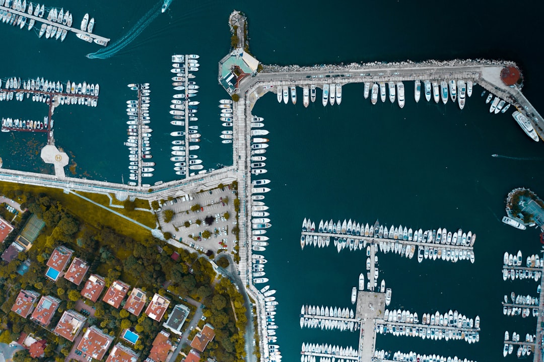 Charles de Gaulle uçak gemisi harita üzerinde konum tespiti